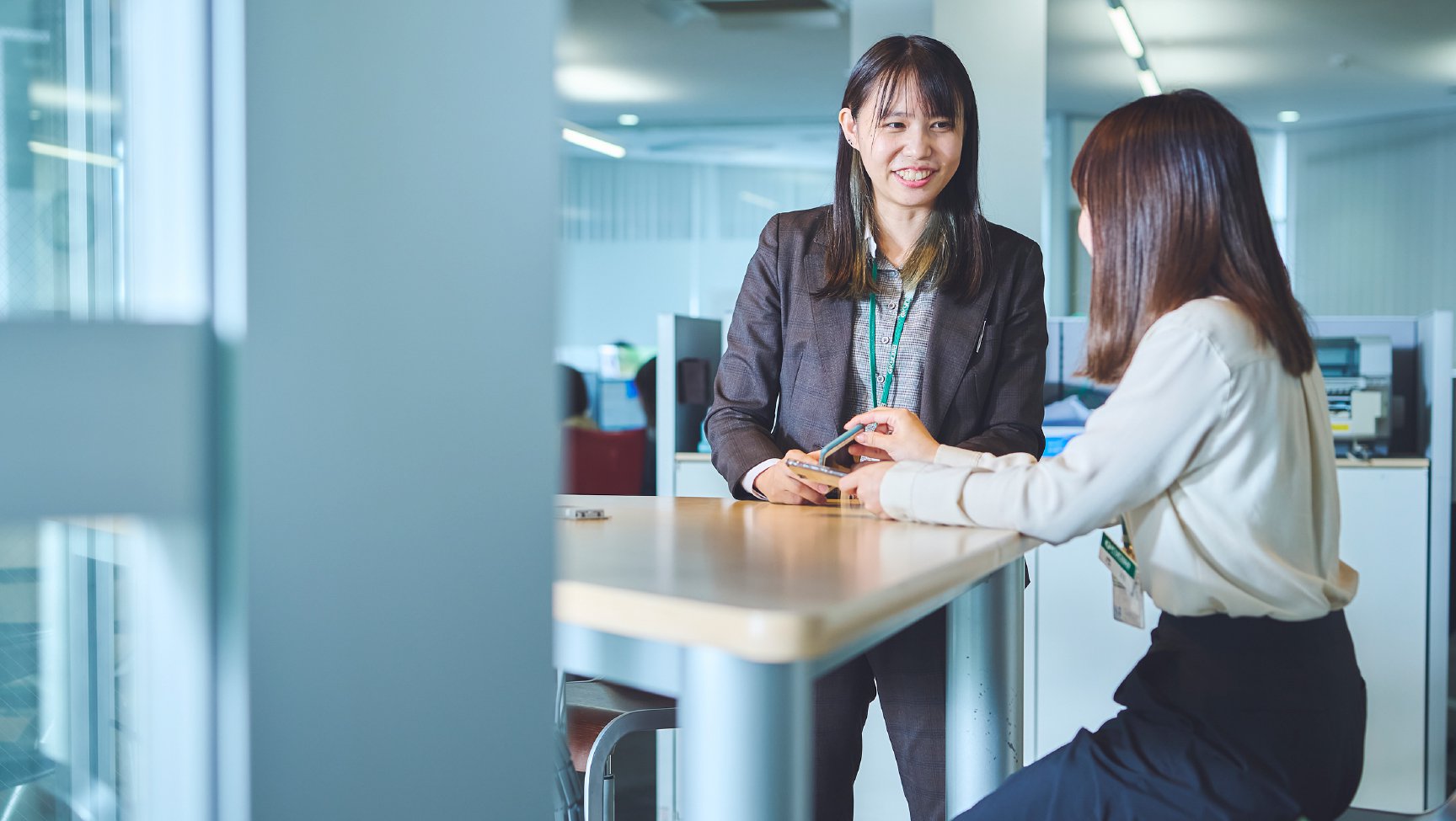 先輩社員の写真